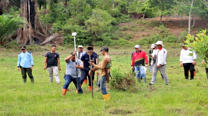 PT MSAM Mengukur Lahan Masyarakat Untuk Membuat Sertifikat Global