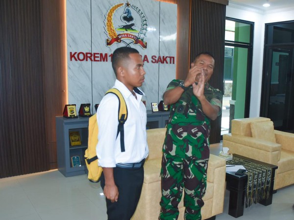Joni Pemanjat Tiang Bendera Berhasil Lulus Bintara TNI AD