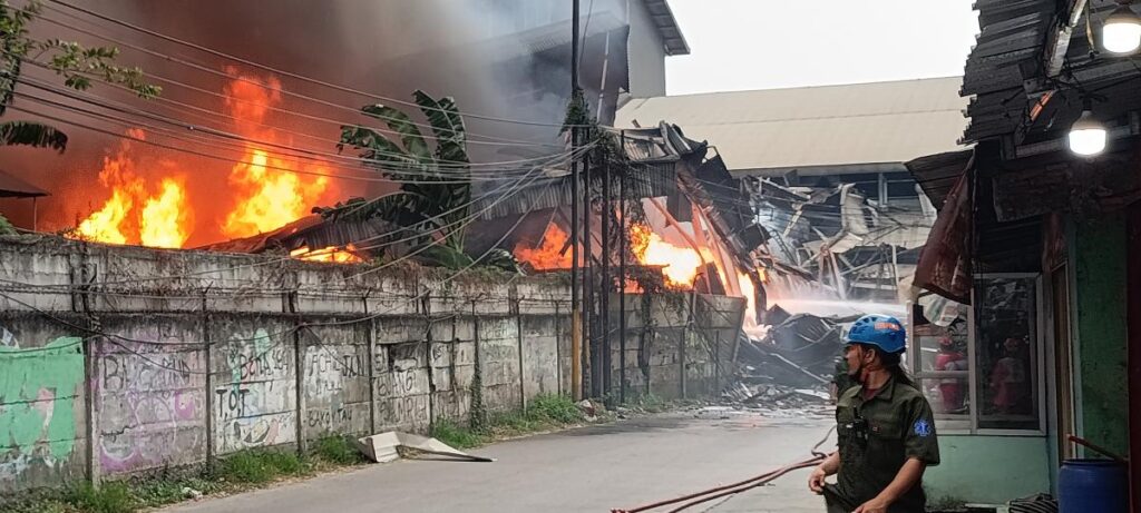 Kebakaran Pabrik Lilin di Bekasi, Sempat Terjadi Ledakan