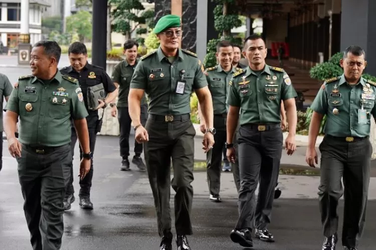 Deddy Corbuzier Di Gugat Akademisi Atas Pangkat Letkol Tituler