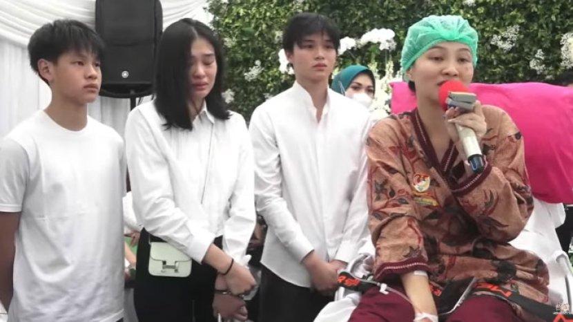 Pemakaman Benny Laos, Tangis Haru Warnai Proses Pemakaman