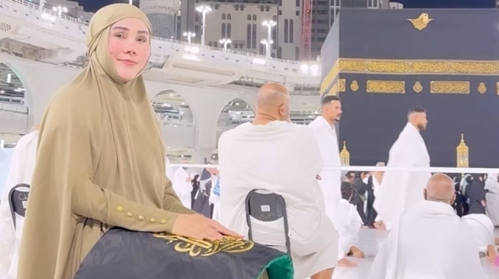 Isa Zega Transgender di Laporkan Usai Unggah Foto Umrah di IG