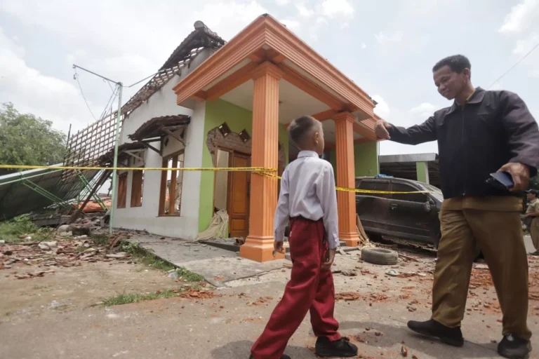 Rumah Polisi Meledak Akibat Tabung Elpiji, Dua Orang Tewas