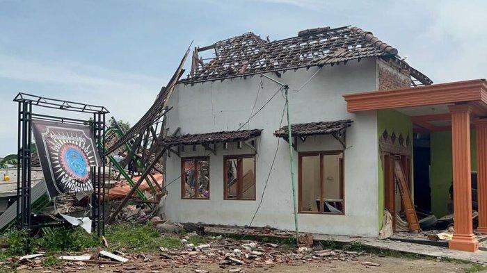 - Lintas Fokus Rumah Polisi Meledak Akibat Tabung Elpiji, Dua Orang Tewas