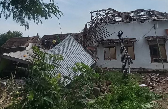 - Lintas Fokus Rumah Polisi Meledak Akibat Tabung Elpiji, Dua Orang Tewas