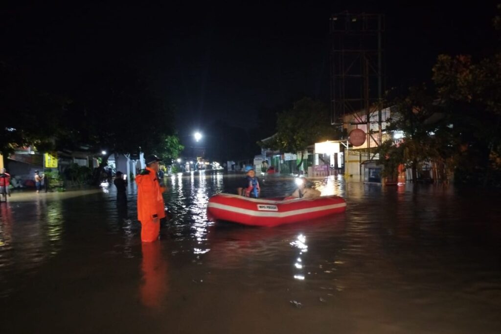 - Lintas Fokus Bandar Lampung Banjir Akibat Hujan Deras Semalaman