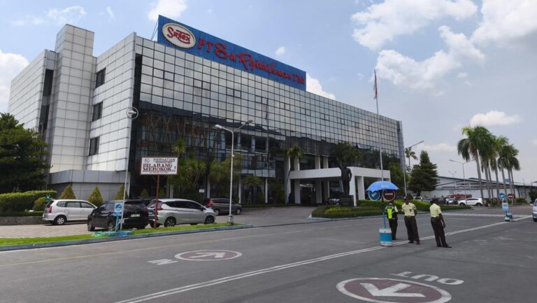 PT Sritex Resmi Tutup 1 Maret 2025 Terkenak Pailit , PHK Hingga 15.982 karyawan