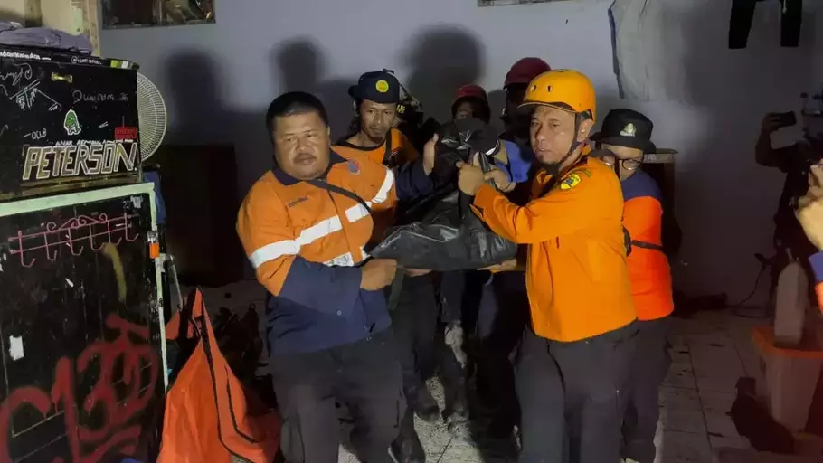 Tembok Kolam Ambrol di Ponpes Gontor Magelang