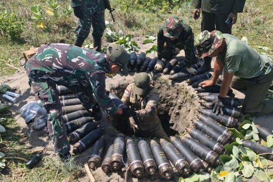 - Lintas Fokus Ledakan Amunisi TNI di Garut Tewaskan 13 Orang
