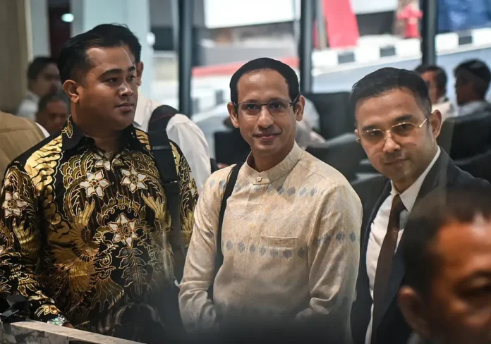 Nadiem Makarim tiba di Kejagung untuk pemeriksaan kasus laptop pendidikan.