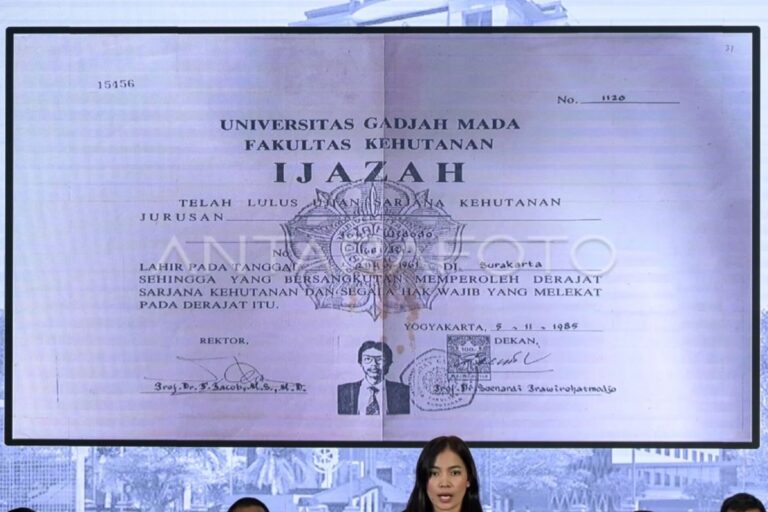 Ijazah Jokowi sebagai bukti akademik resmi