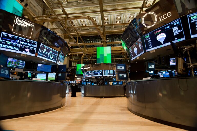 FIGMA IPO Debut di NYSE — Sorotan Lantai Bursa