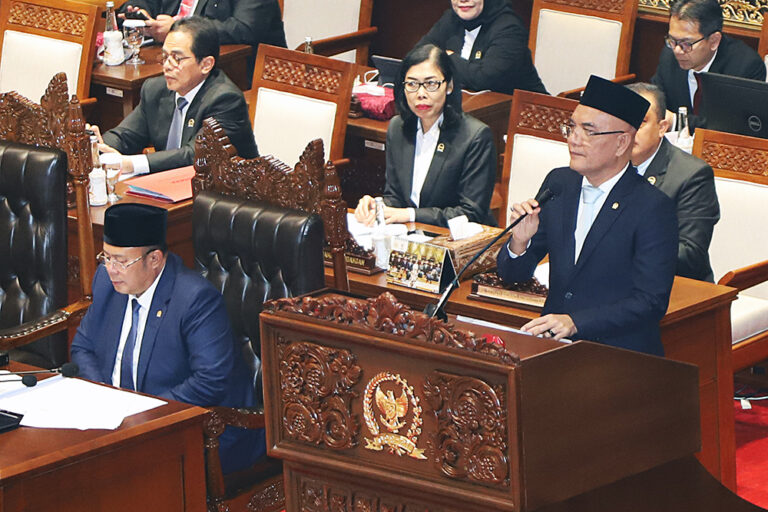 UU Haji disahkan: Kementerian Haji dan Umrah terbentuk, kuota 92/8, KBIHU tetap, petugas daerah dibatasi, sinkron Nusuk.