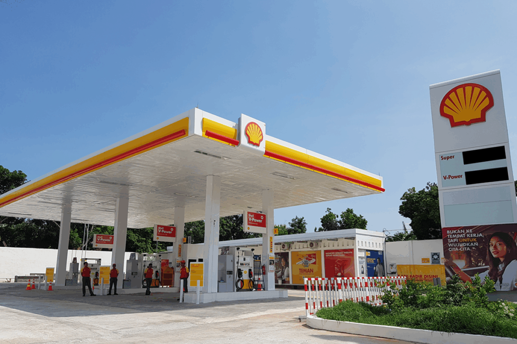 Shell Indonesia lakukan penyesuaian operasional imbas stok BBM terbatas.