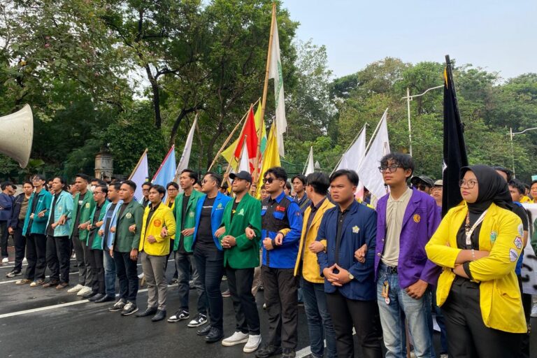 BEM SI demo hari ini di DPR.
