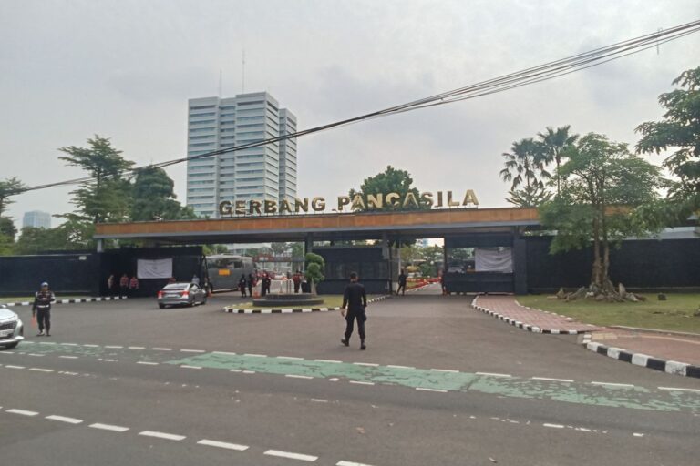 Situasi terkini Gerbang Pancasila Gedung DPR RI yang terletak di Jalan Gelora, Senayan, Jakarta Pusat menjelang Demo BEM UI,