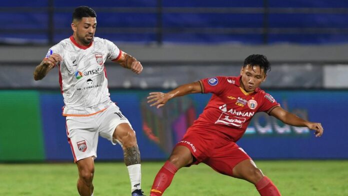 Persija vs Borneo sengit.