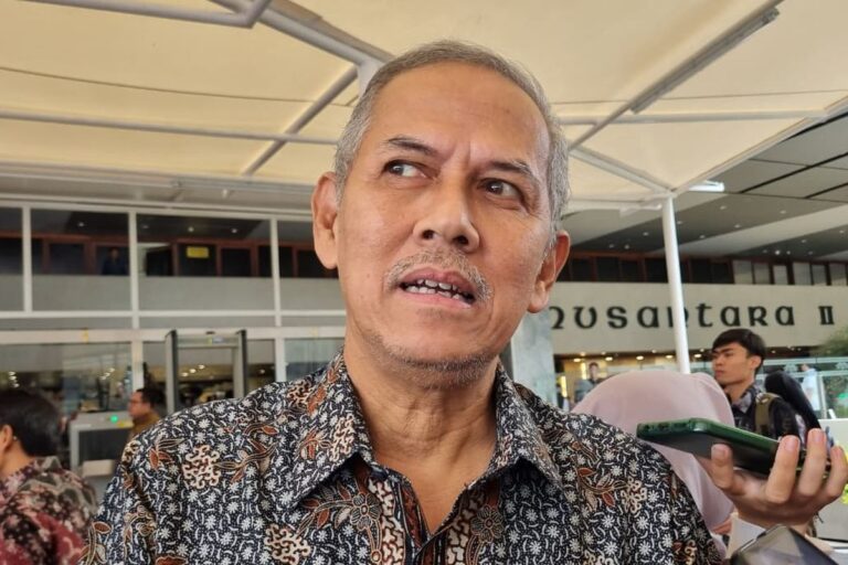 Anggito Abimanyu resmi jadi Ketua LPS menggantikan Purbaya.