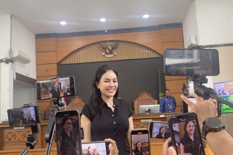 Update Nikita Mirzani divonis 4 tahun penjara dalam kasus pemerasan.