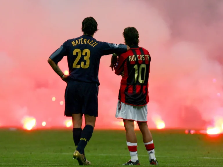 Prediksi lengkap Inter vs Milan di San Siro, bahas form, taktik, dan pemain kunci yang bisa mengubah jalannya derby panas Serie A 2025.
