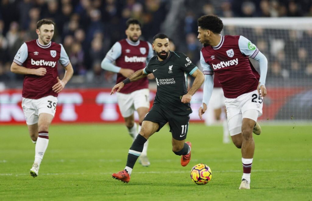 Kupas tuntas Liverpool vs West Ham di London Stadium malam ini, dari form hingga prediksi skor khusus untuk pecinta Liga Inggris Indonesia.