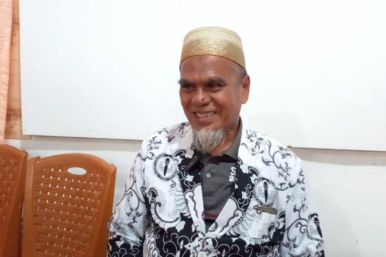 Luwu Timur heboh soal guru urunan Rp20 ribu yang dipecat dan kini direhabilitasi Presiden Prabowo.