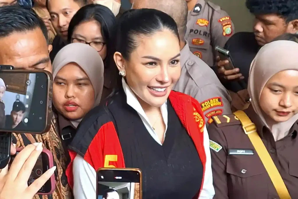 nikita mirzani - Lintas Fokus Nikita Mirzani diduga live dari penjara.