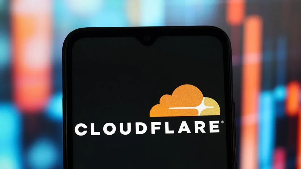 Komdigi mengultimatum Cloudflare dengan ancam sanksi administratif hingga pemutusan akses.