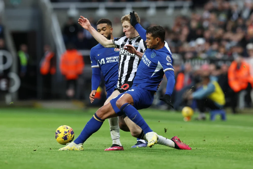 Chelsea vs Newcastle di St. James’ Park terasa seimbang.