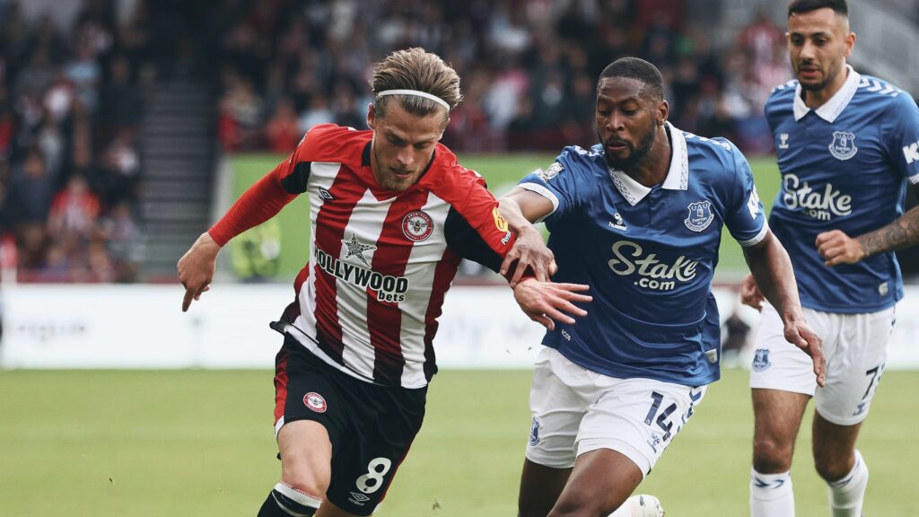 Everton vs Brentford main malam ini waktu WIB.