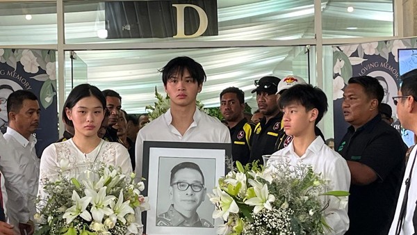 Pemakaman Benny Laos, Tangis Haru Warnai Proses Pemakaman
