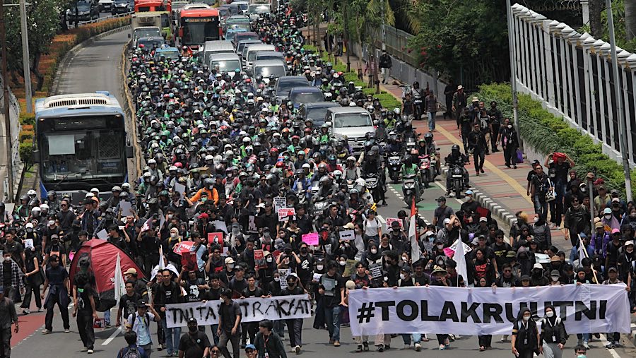 Demo Tolak UU TNI Semakin Meluas Diberbagai Daerah