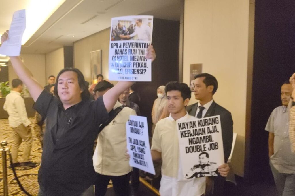 Revisi UU TNI di Hotel Mewah Dilabrak Aktivis