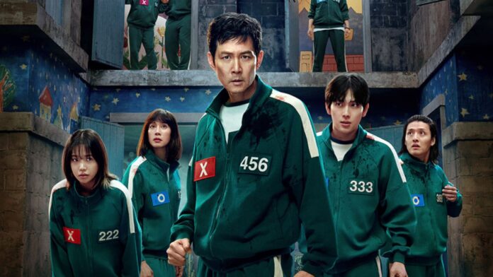 Para pemain utama Squid Game Season 3 mengenakan tracksuit hijau bernomor 456, 333, 222 di arena baru yang tampak menegangkan.