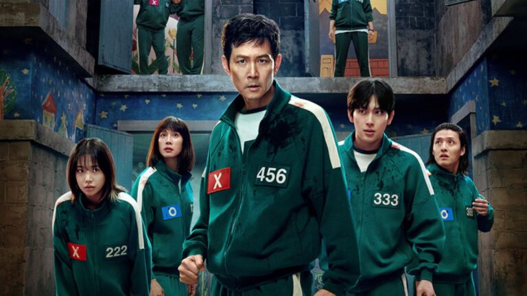 Para pemain utama Squid Game Season 3 mengenakan tracksuit hijau bernomor 456, 333, 222 di arena baru yang tampak menegangkan.