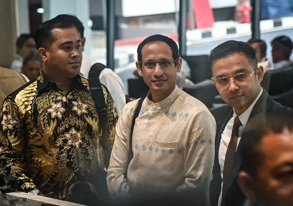 Nadiem Makarim tiba di Kejagung untuk pemeriksaan kasus laptop pendidikan.