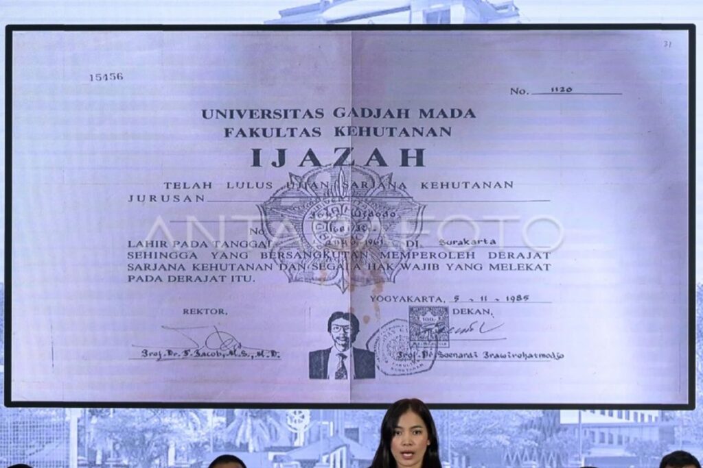 Ijazah Jokowi sebagai bukti akademik resmi