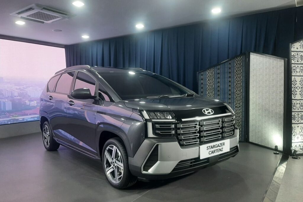 Stargazer Cartenz varian adventure MPV terbaru Hyundai selain Stargazer X.