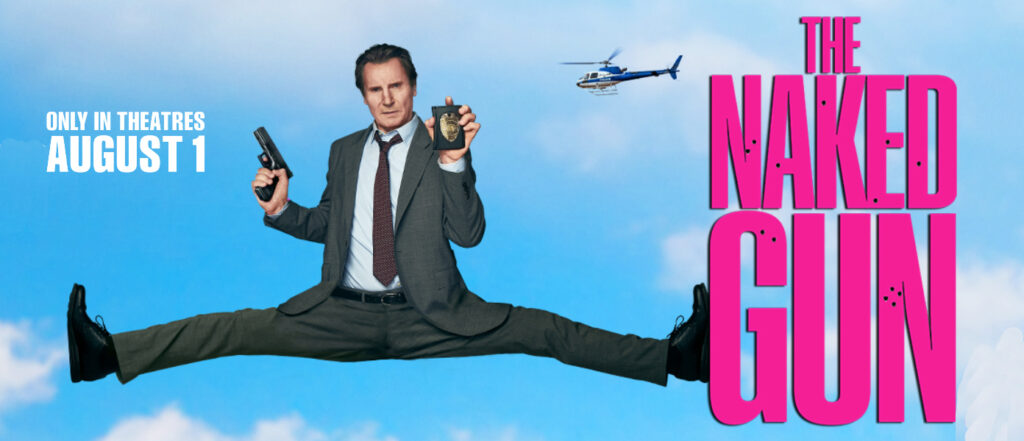 Poster film reboot The Naked Gun menampilkan Liam Neeson berpose konyol dengan pistol dan lencana polisi, melayang di langit dengan helikopter di belakangnya, dan teks "The Naked Gun" berwarna merah muda serta tanggal tayang "August 1".