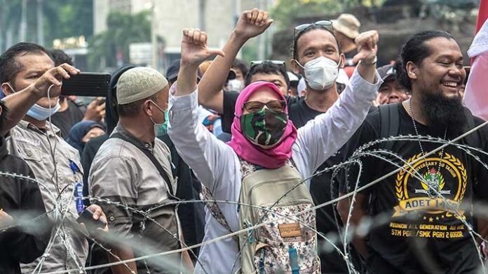Demo 25 Agustus hari ini: situasi DPR, pengamanan, tuntutan massa. Demo 25 Agustus hari ini: situasi DPR, pengamanan, tuntutan massa.