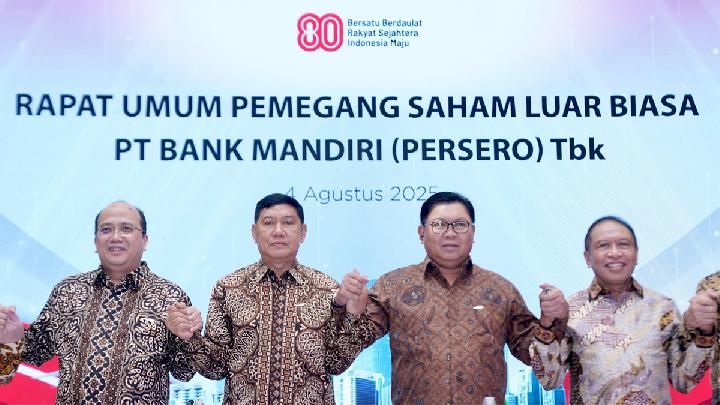 Direksi baru Bank Mandiri berpose usai RUPSLB 4 Agustus 2025, momentum penting bagi Analisis Saham BMRI.