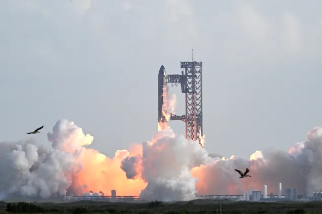Roket SpaceX berhasil meluncur: Starship penuhi semua target, Falcon 9 pecahkan rekor reuse & landing ke-400.