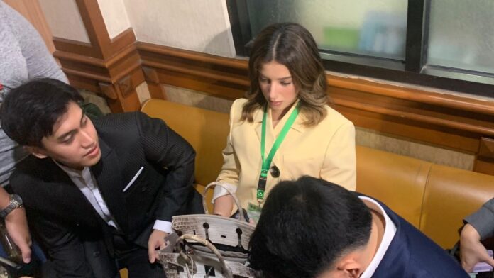 Tasya Farasya: hadir di sidang cerai perdana, mediasi disebut gagal. Tasya Farasya: hadir di sidang cerai perdana, mediasi disebut gagal.