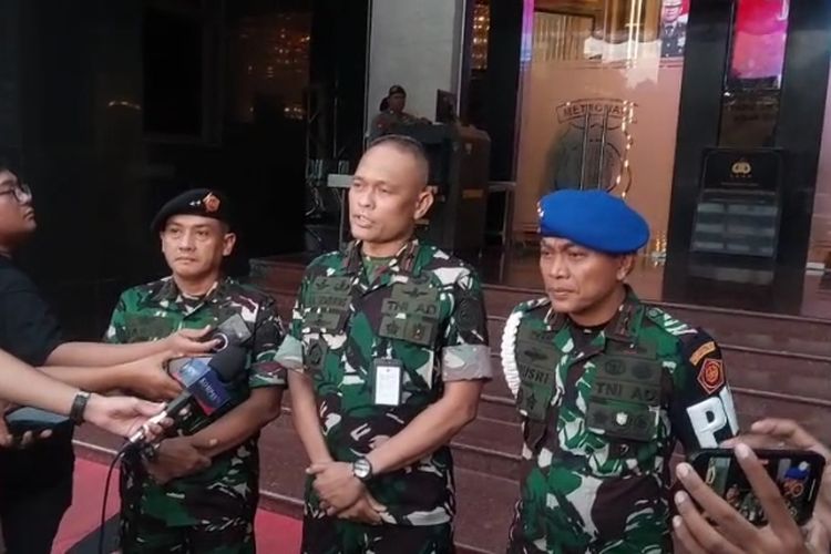 Nama Ferry Irwandi disebut oleh Komandan Satuan Siber TNI Brigjen Juinta Omboh Sembiring setelah patroli siber menemukan dugaan tindak pidana.