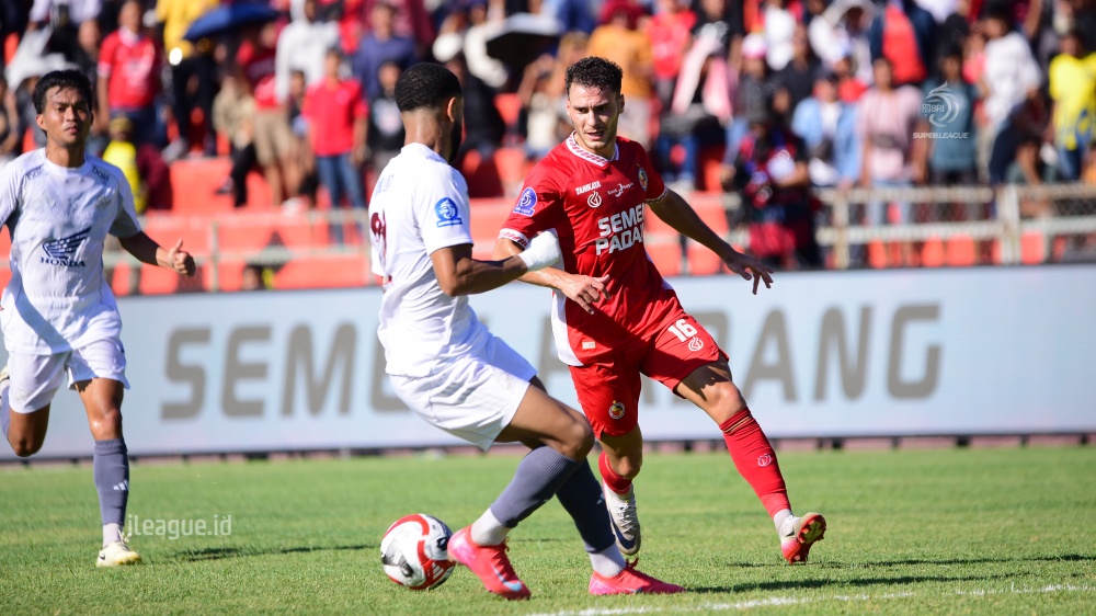 Semen Padang vs PSBS Biak berakhir 1-2.