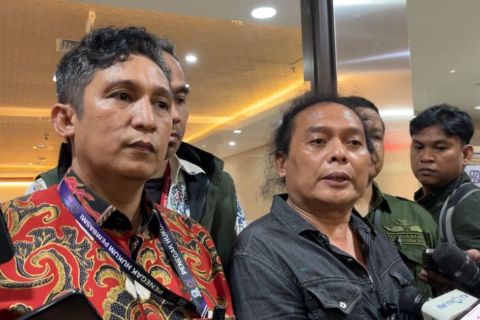 Firdaus Oiwobo minta gelar perkara khusus dan menantang Hotman Paris.