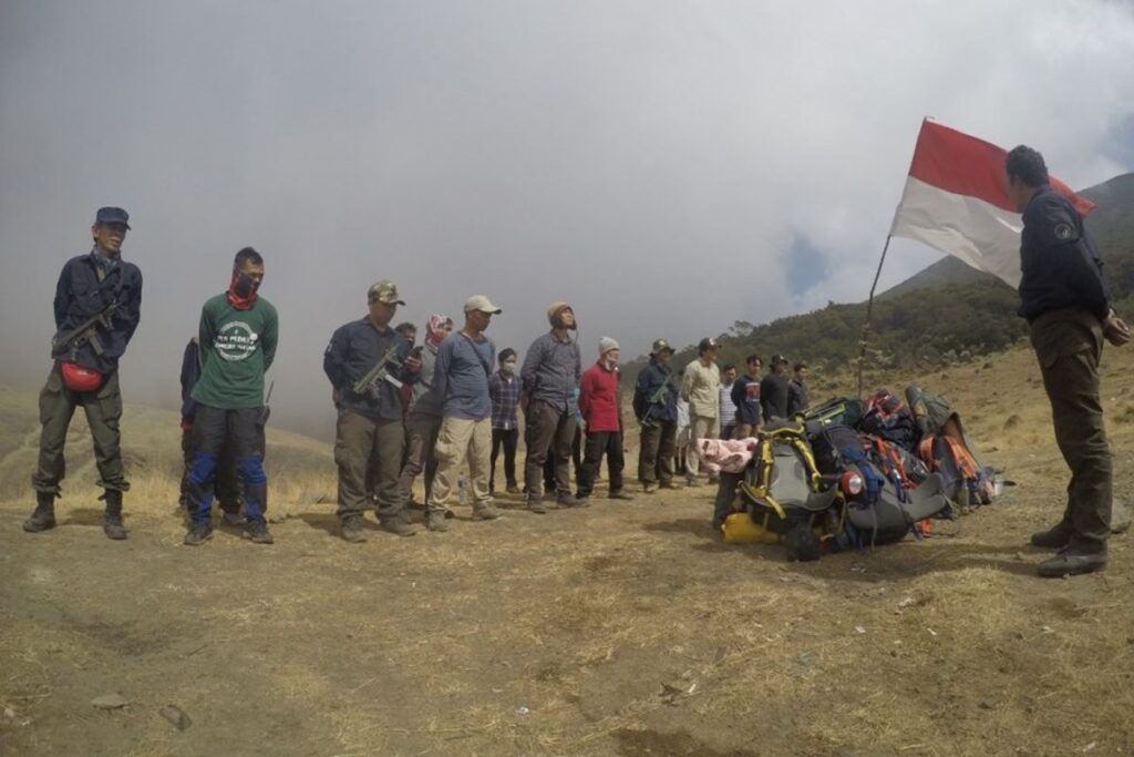 gunung gede - Lintas Fokus Gunung Gede lagi ramai soal pendaki ilegal.