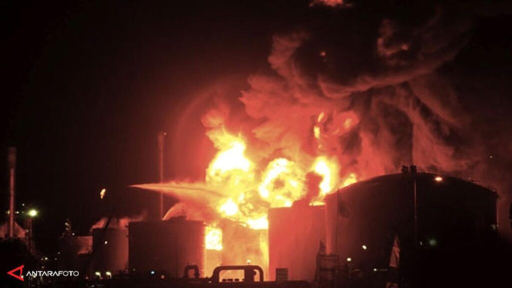 Kilang Pertamina Dumai terbakar.