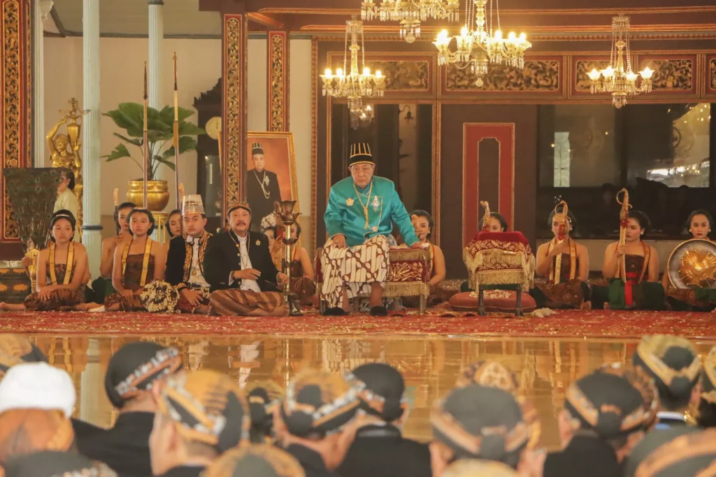 Pakubuwono XIII meninggal dunia.