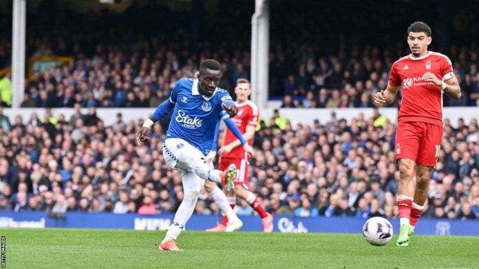 Nottingham Forest vs Everton di City Ground.